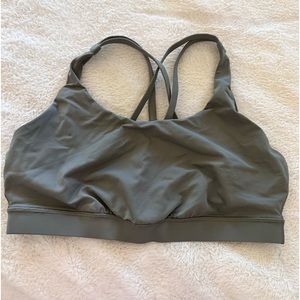 Lululemon size 12 grey sage Energy Bra
*Medium Support B-D
Cups